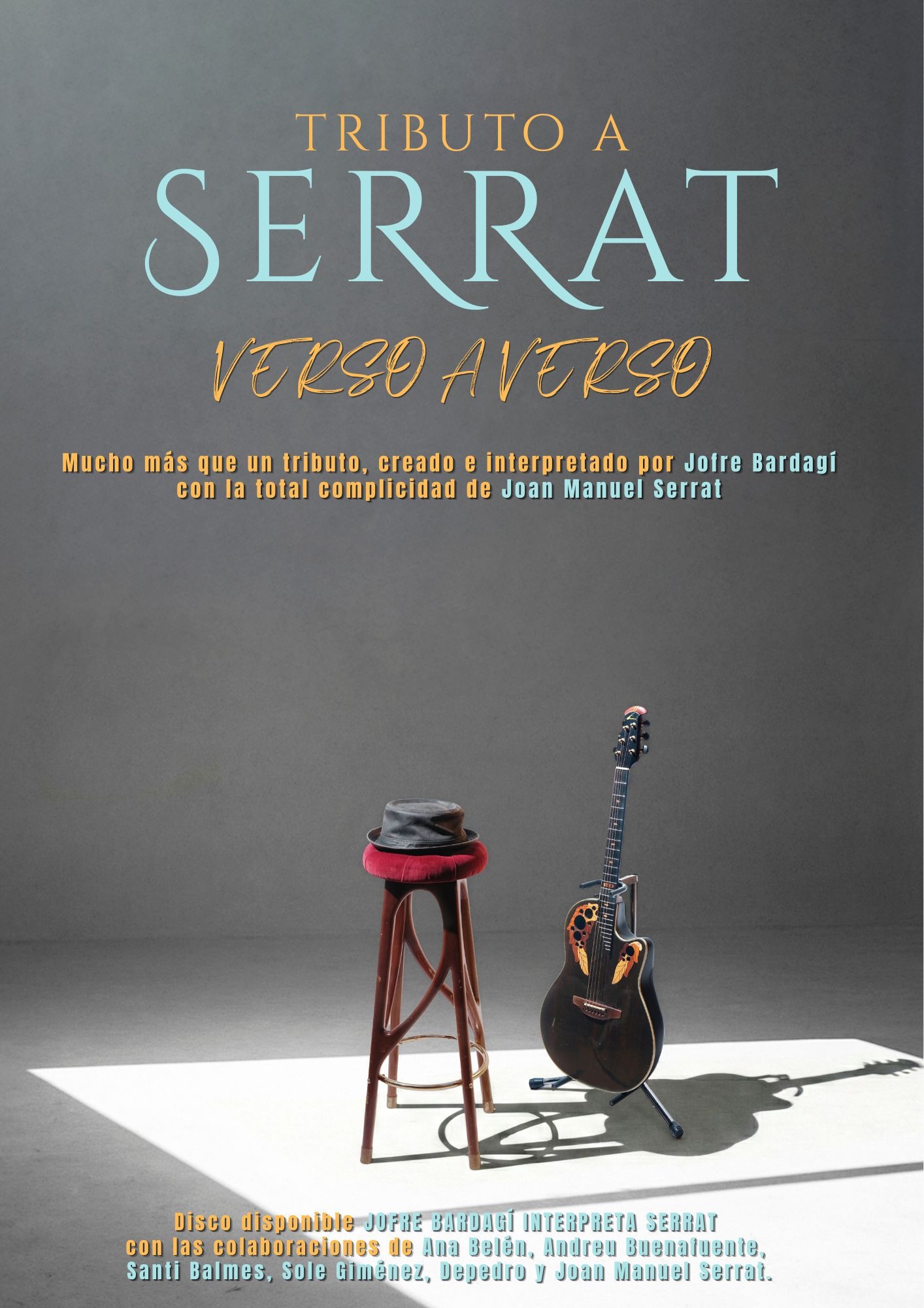 Intérprete acústico en solitario con guitarra y sombrero fedora bajo un foco